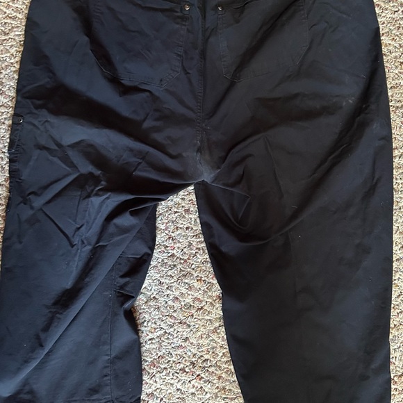 💚3/$25 size 20W black capris - Picture 4 of 11